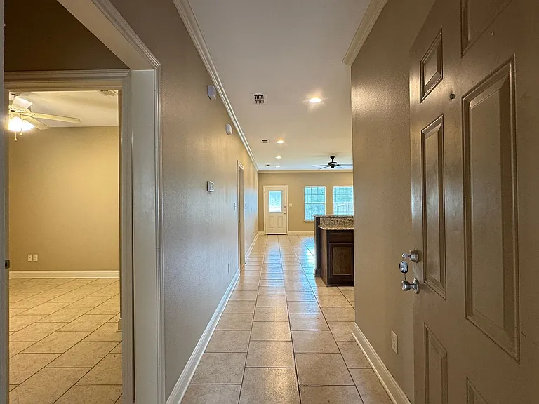 9100 Shadow Oak Dr — Photo 4