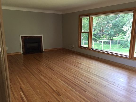 living room-gas fireplace