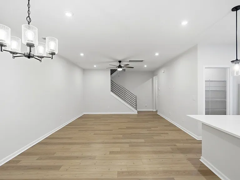 615 Myrick Aly — Photo 8