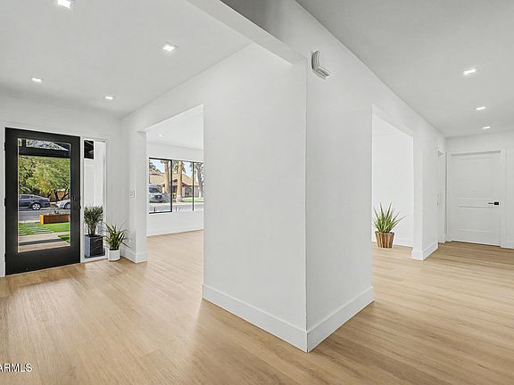 4th image of 1835 E MANHATTON Drive