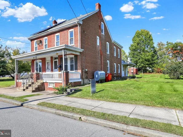 317 W Race St, Stowe, PA 19464