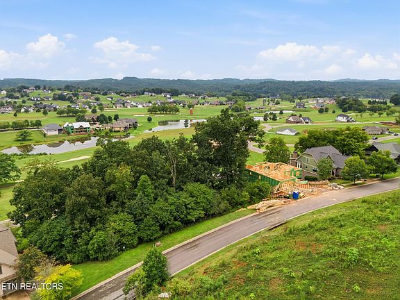 4th image of 529 Black Cove Ln