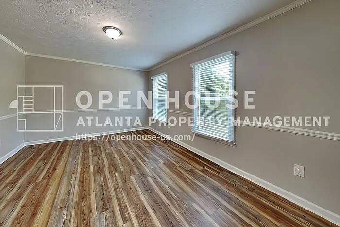 6839 Woodcreek Ln — Photo 5