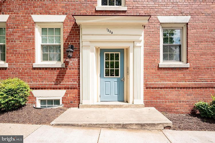 1st image of 1309 E Abingdon Dr APT 2