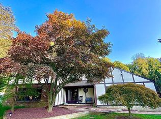 9 Brandywine Dr, Morganville, NJ