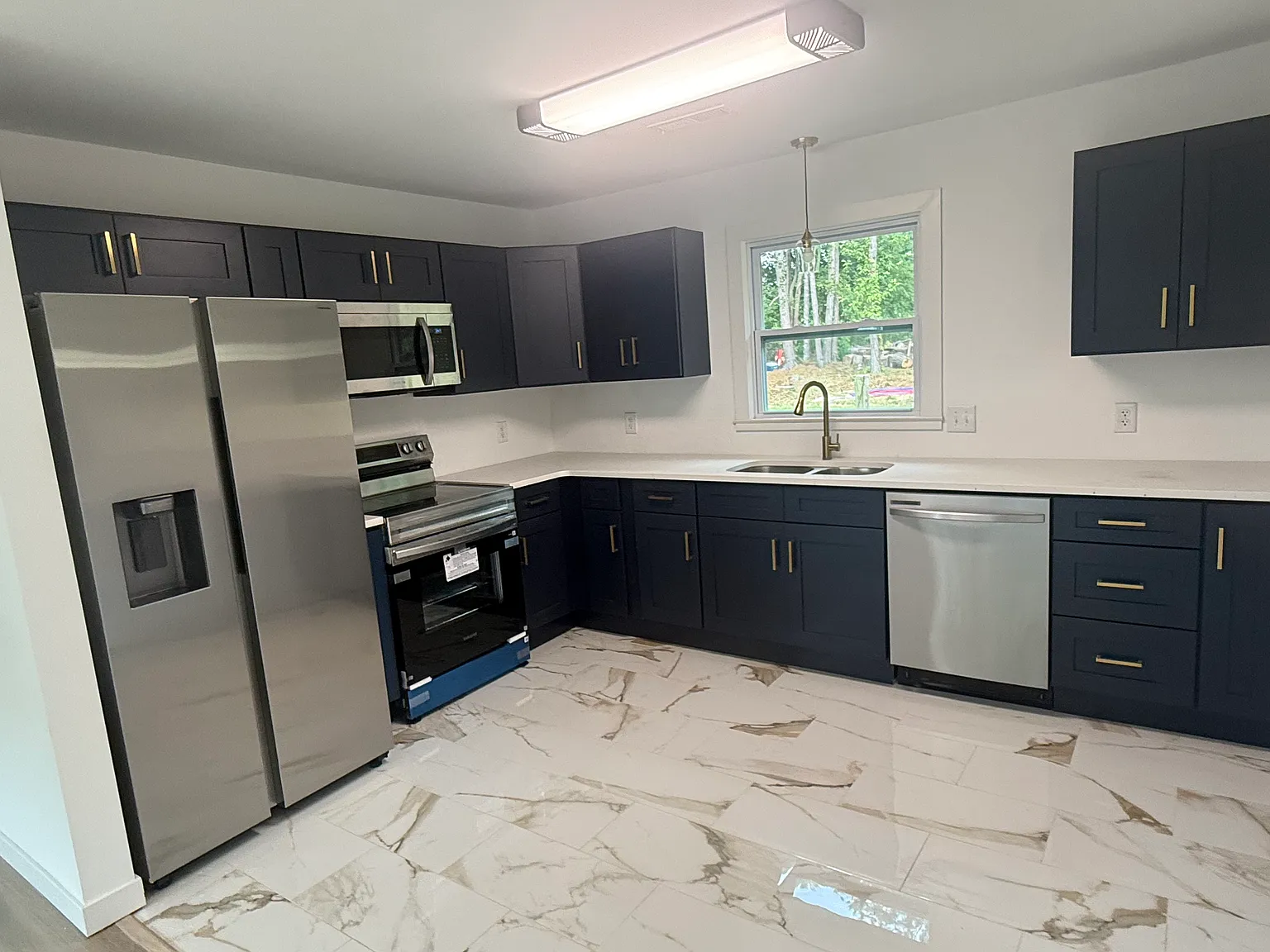 3 bed, 1100 sqft, $2,000 — Photo 3