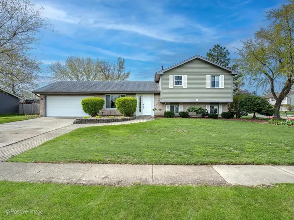 1655 Nautilus Ln, Hanover Park, IL 60133