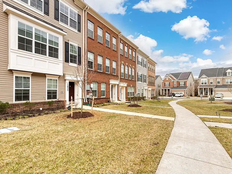 12925 Brickyard Blvd — Photo 32