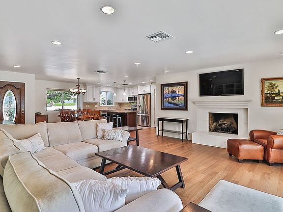 4th image of 380 Teasdale St