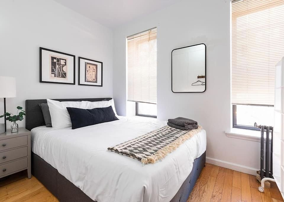 1st image of 2 W 16th St APT 1R