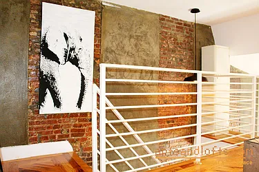 Rented by aptsandlofts.com