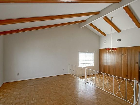 2nd image of 136 Linda Ct