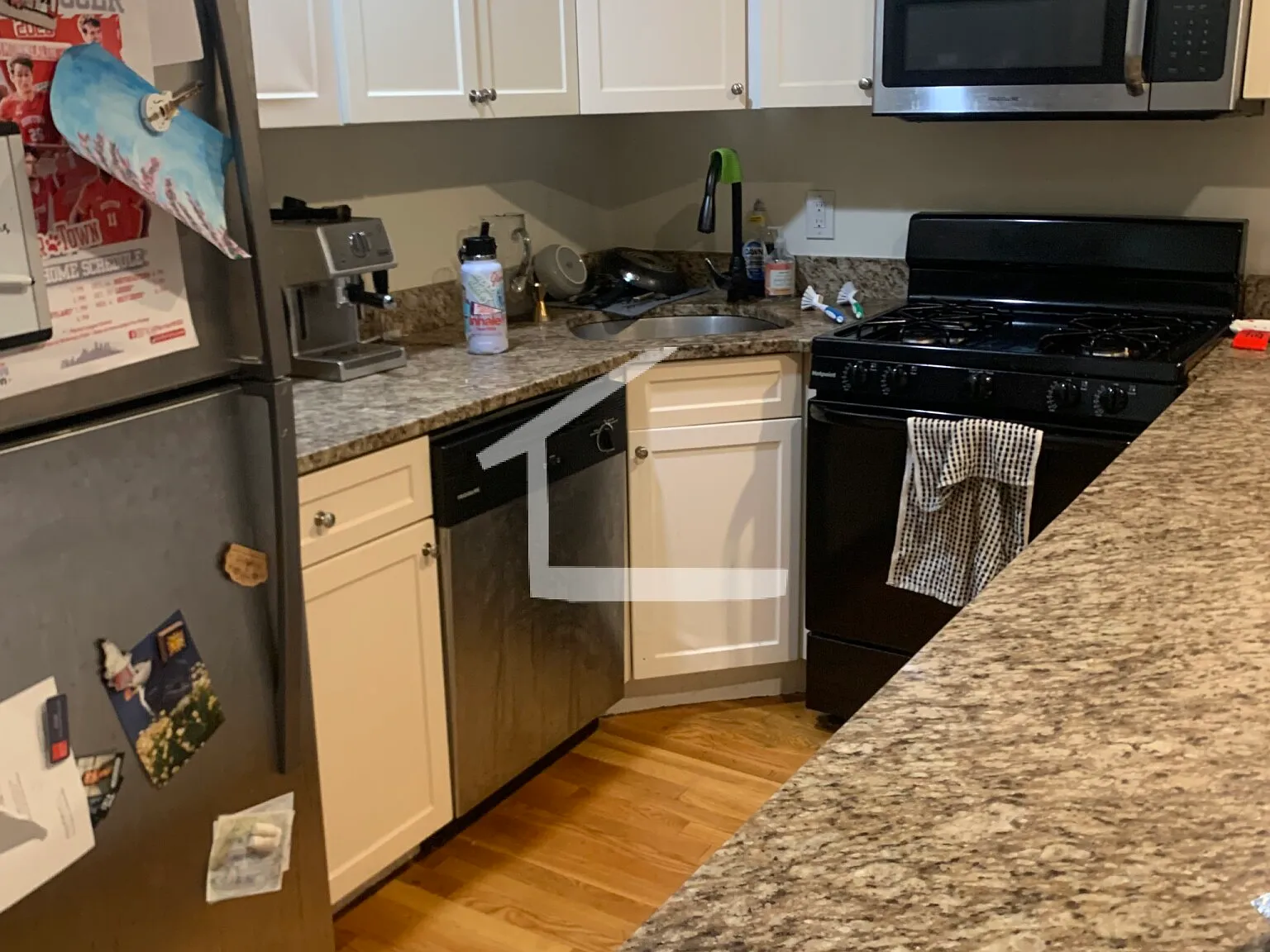 3 bed, 1076 sqft, $5,335 — Photo 2