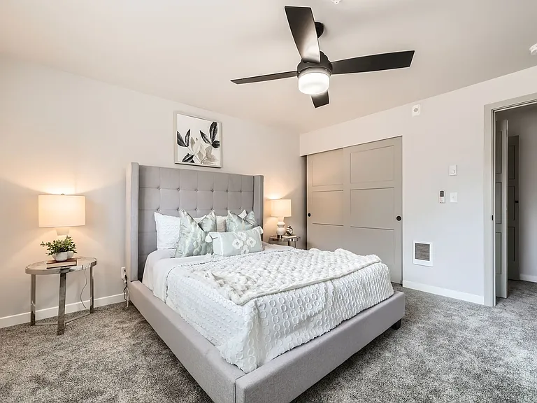 Evergreen Townhomes — Photo 15