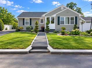 101 Merrill St, East Providence, RI 02914
