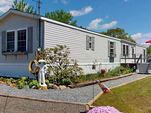 9 Smith Lane, Levant, ME 04456