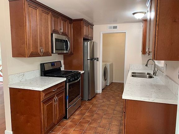 4th image of 5042 McFadden Ave