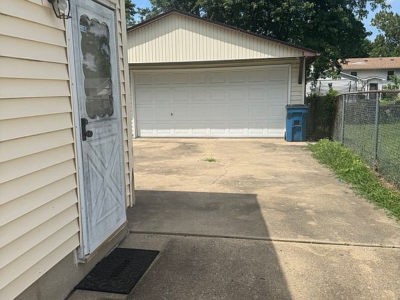 2nd image of 2325 Sutherland Rd