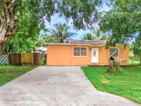 6107 Plunkett St, Hollywood, FL 33023