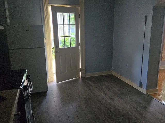 647 W Lexington Ave #A — Photo 3