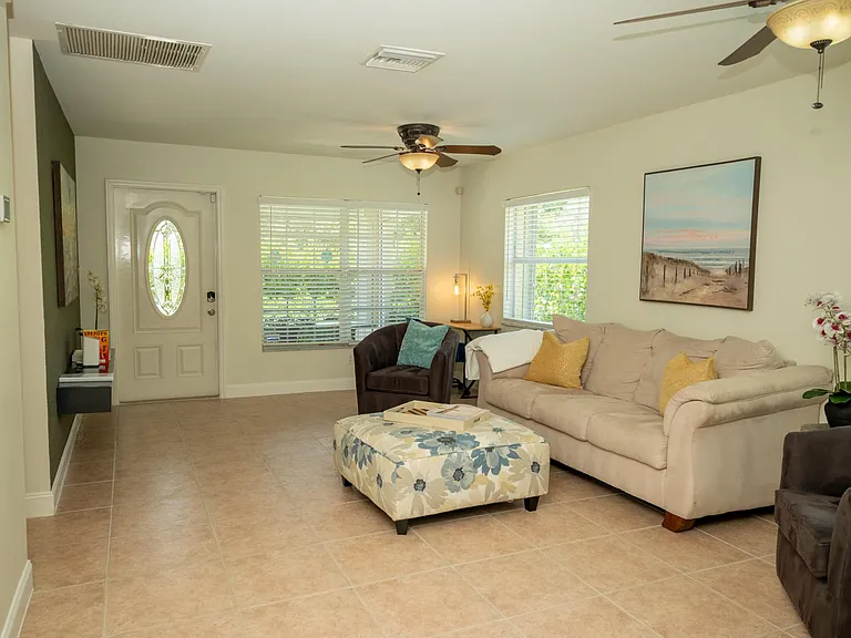 2247 Pineland Ave — Photo 5