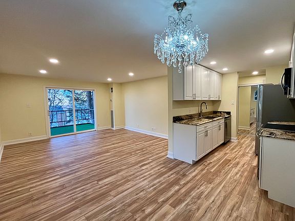 5th image of 2375 S Linden Ct Unit 208S