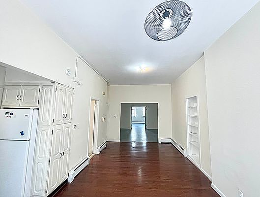 4th image of 327 Smith St APT 1