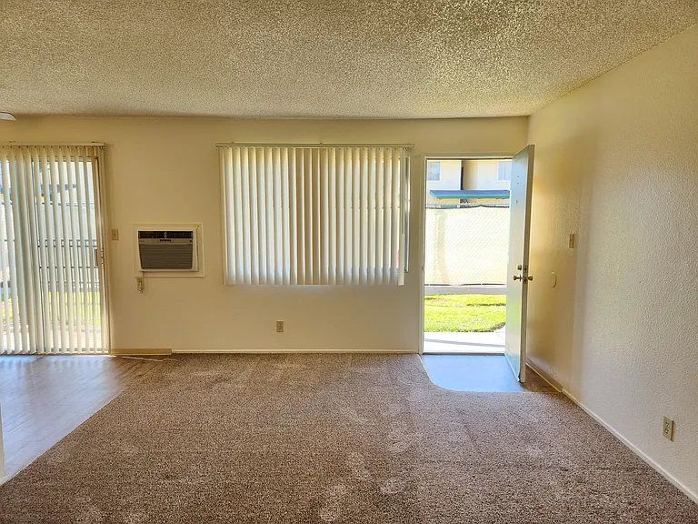 Vintage Apartments — Photo 3