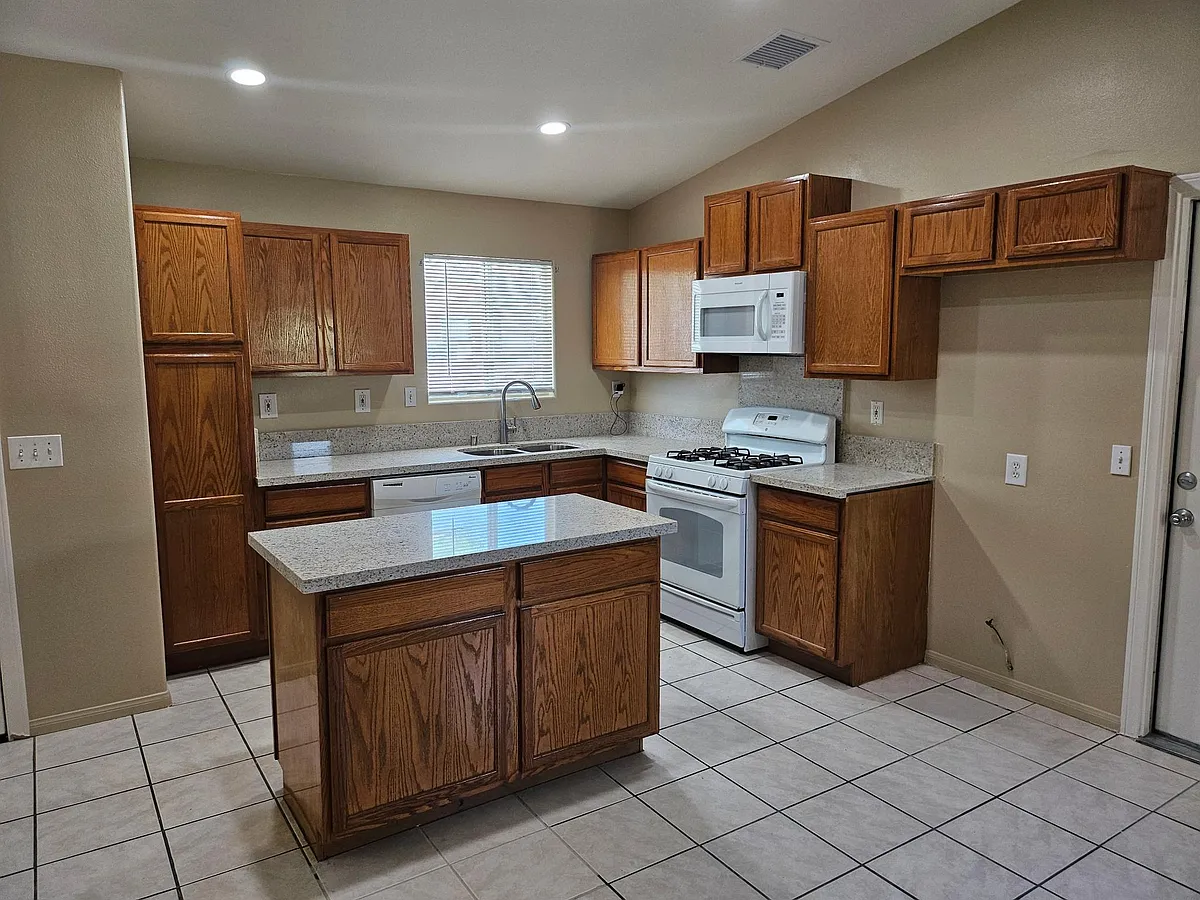 Building Photo - 11800 Verbena Dr