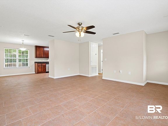 4th image of 157 Bay View Dr