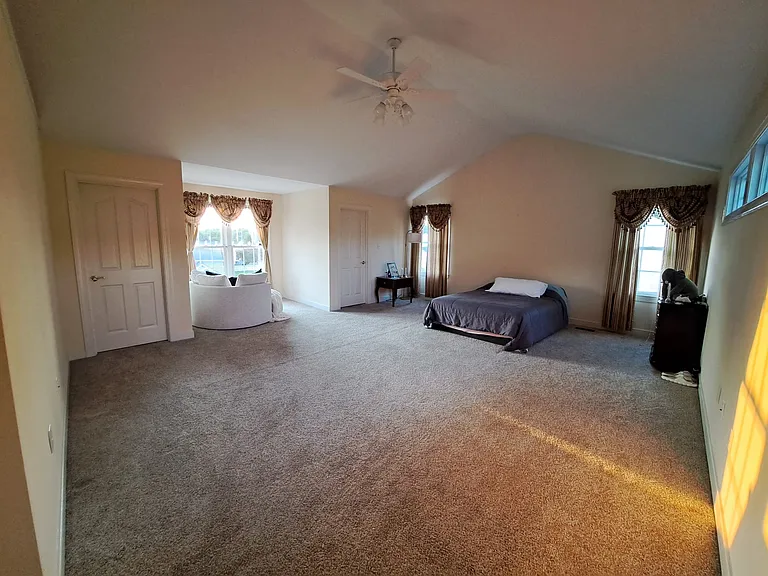 11406 Rolling Green Pl — Photo 2