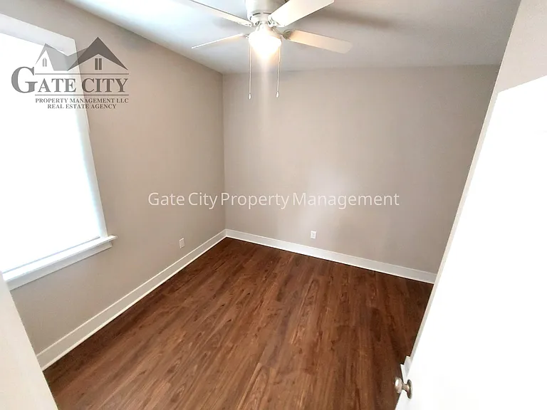 38 E 4th St — Photo 7