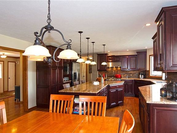 5th image of 2447 Woodacre Dr