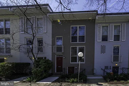 821 Delaware Ave SW #A Photo 1