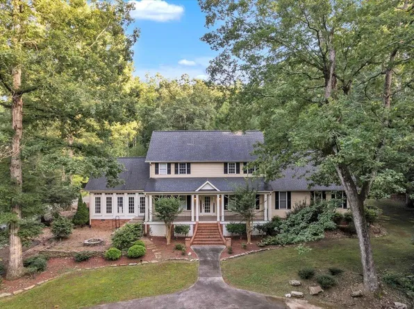 299 Charlotte Dr NW, Dalton, GA 30721