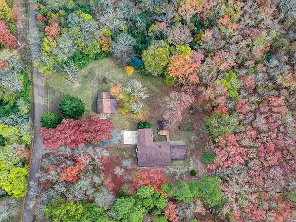 3rd image of 183 Peachwood St