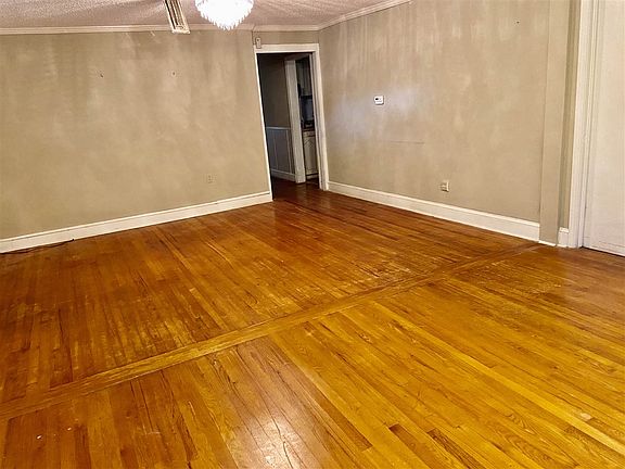 4th image of 518 Houston St