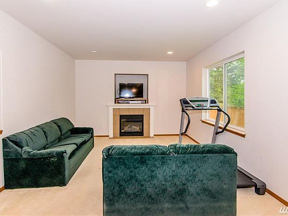 5th image of 15402 104th Way SE