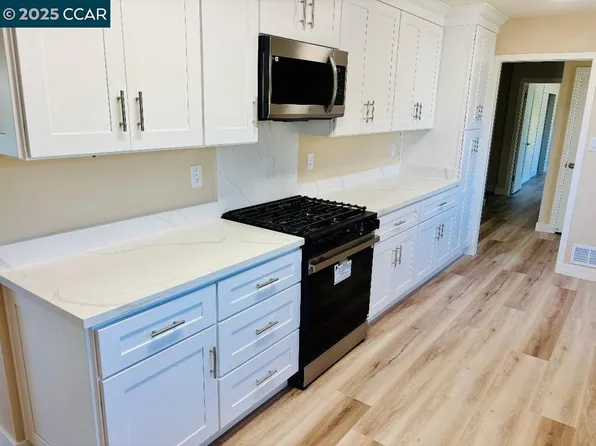 1011 Harbor View Dr, Martinez, CA 94553