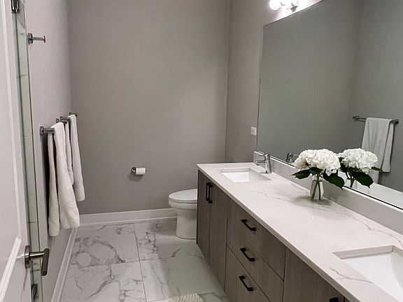 4th image of 823 N Paulina St #2N