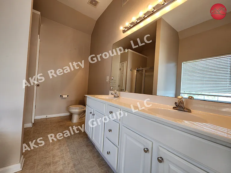 1108 Colony Trl — Photo 10