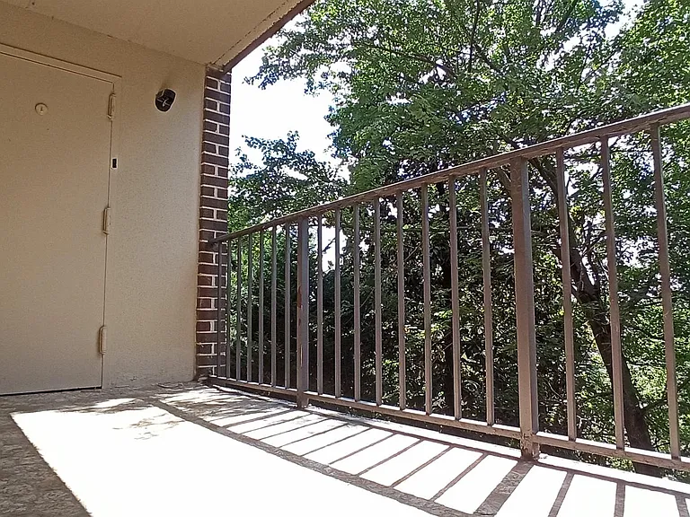 124 Roberts Ln #201 — Photo 8