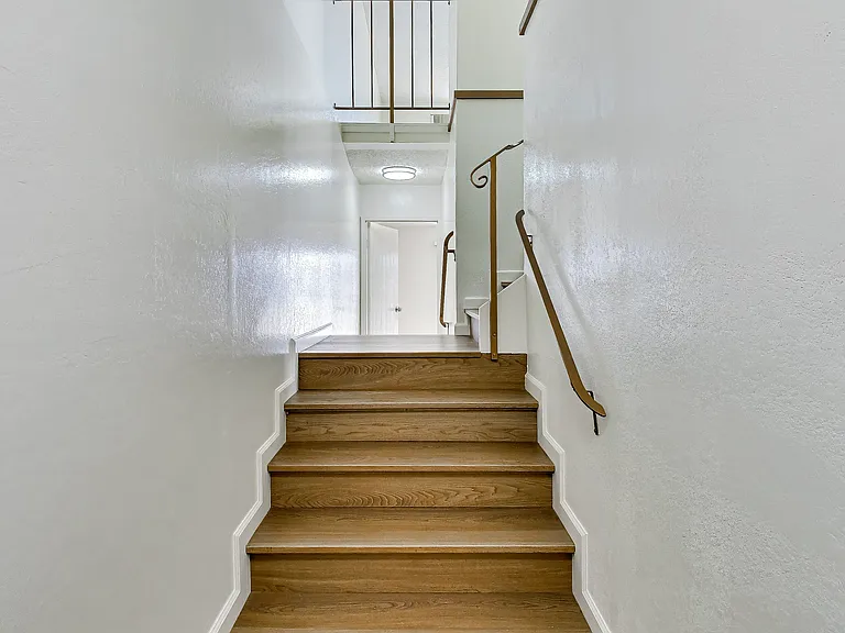 310 Castle St — Photo 22