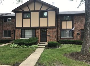 18W266 Standish Ln, Villa Park, IL