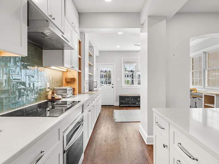 641 Girard St NE — Photo 12