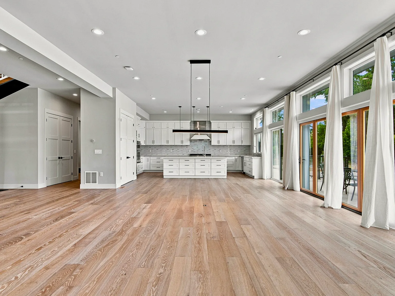 92nd Ave NE, Clyde Hill — Photo 4