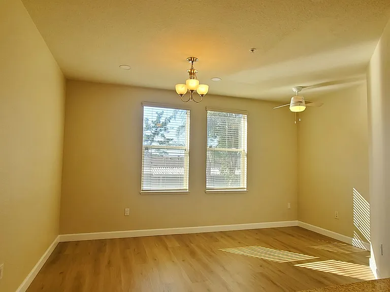 41 Esfahan Dr — Photo 5