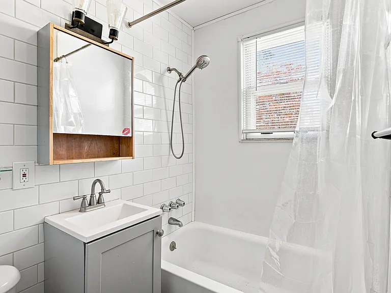 73 Roosevelt Ave — Photo 16