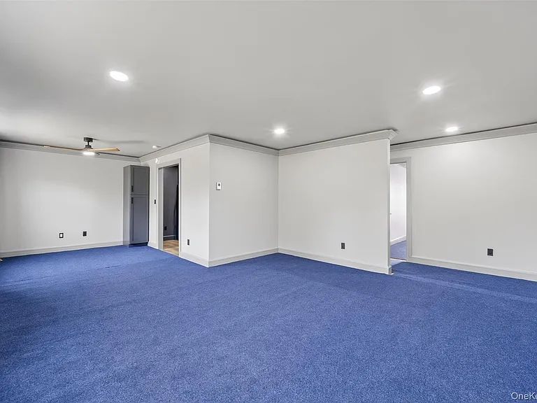 4 White Gate Rd #K — Photo 8