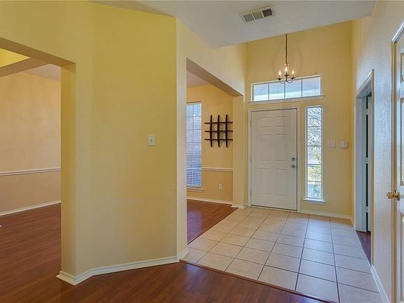3rd image of 440 Geren Dr